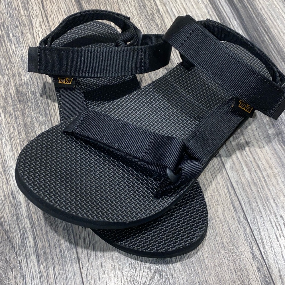 NWOT- no box Teva unisex sandal size 9M/11W